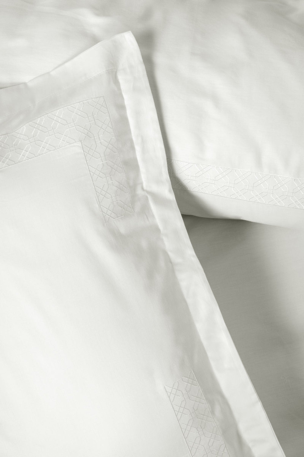 Cotton Box-Nakışlı Saten Çift Kişilik Nevresim Takımı Galant Beyaz-Nevresim Takımı-2-Milagron.com