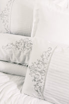 Cotton Box-Cotton Box Nakışlı Saten çift Kişilik Nevresim Takımı Genny Beyaz-Çift Kişilik Nevresim Takımı-2-Milagron.com