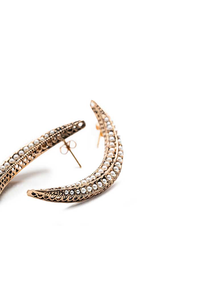 Damla Kalender-Pearl Crescent Earrings Medium-Küpe-3-Milagron.com