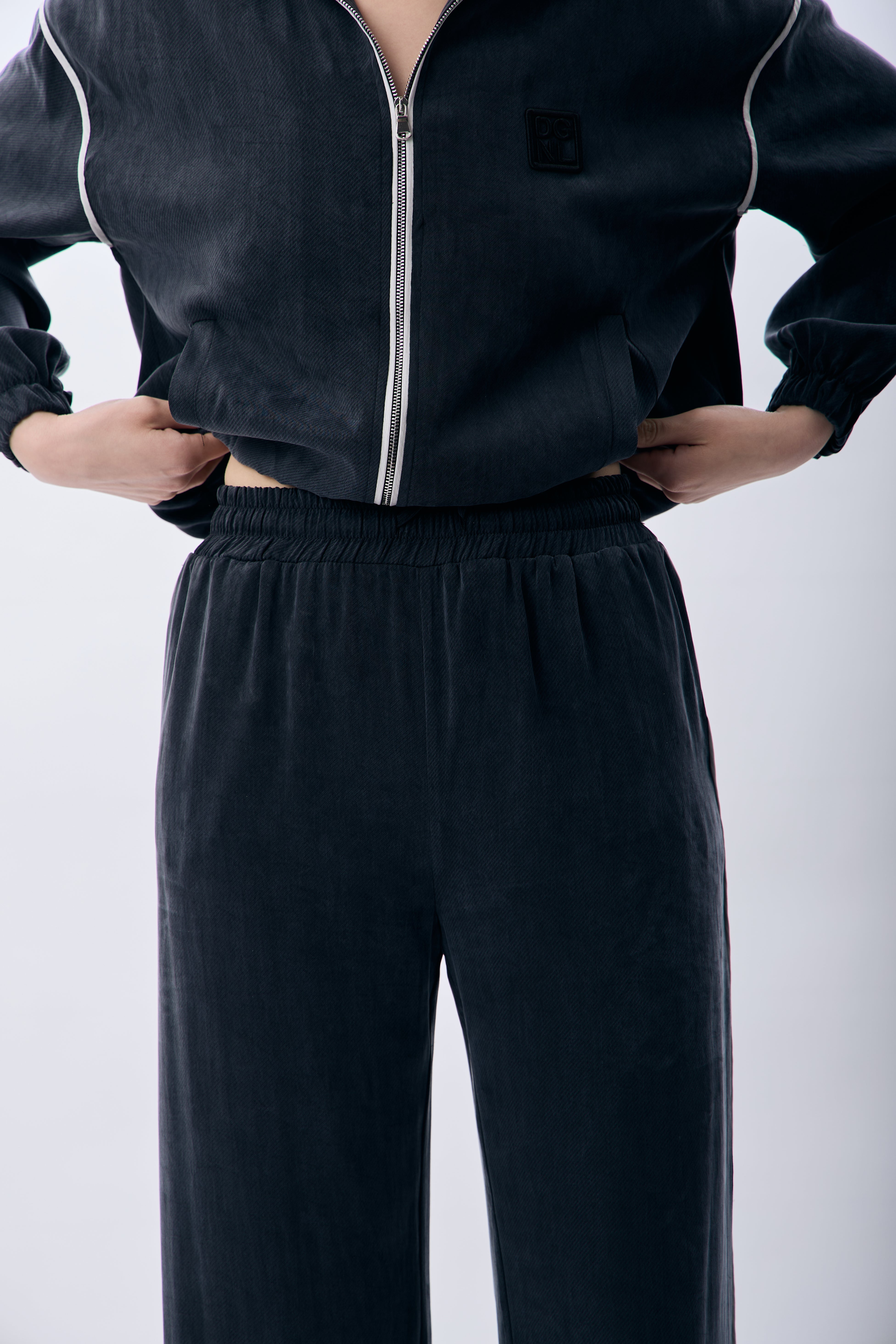 Diagonal-Bağcıklı Rahat Kesim Pantolon-Pantolon-5-Milagron.com