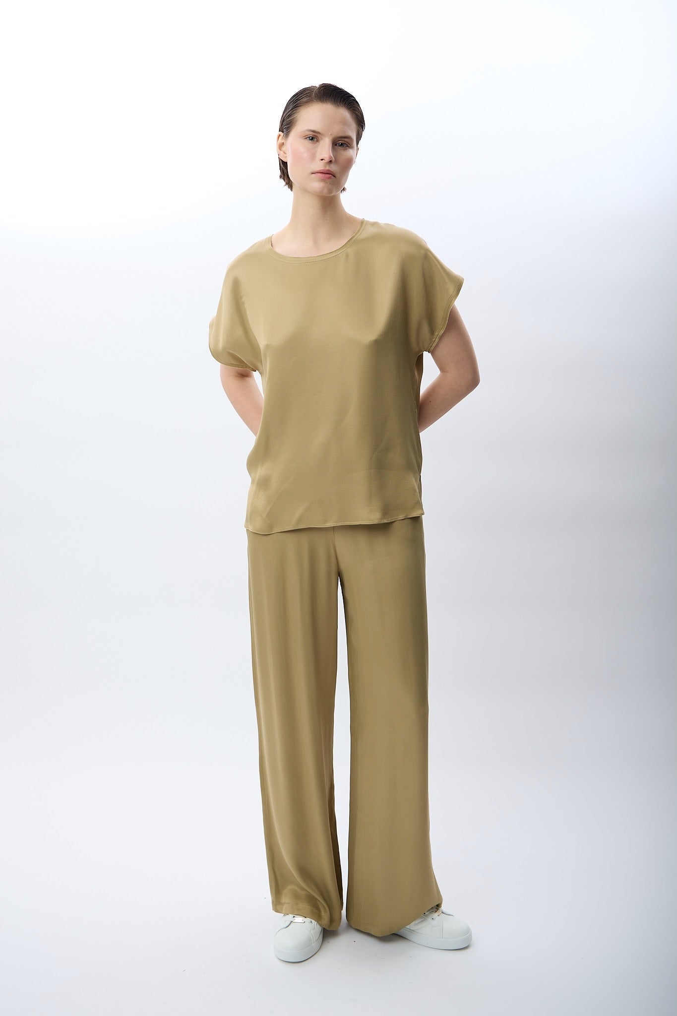 Diagonal-Bağcıklı Rahat Kesim Saten Pantolon-Pantolon-2-Milagron.com