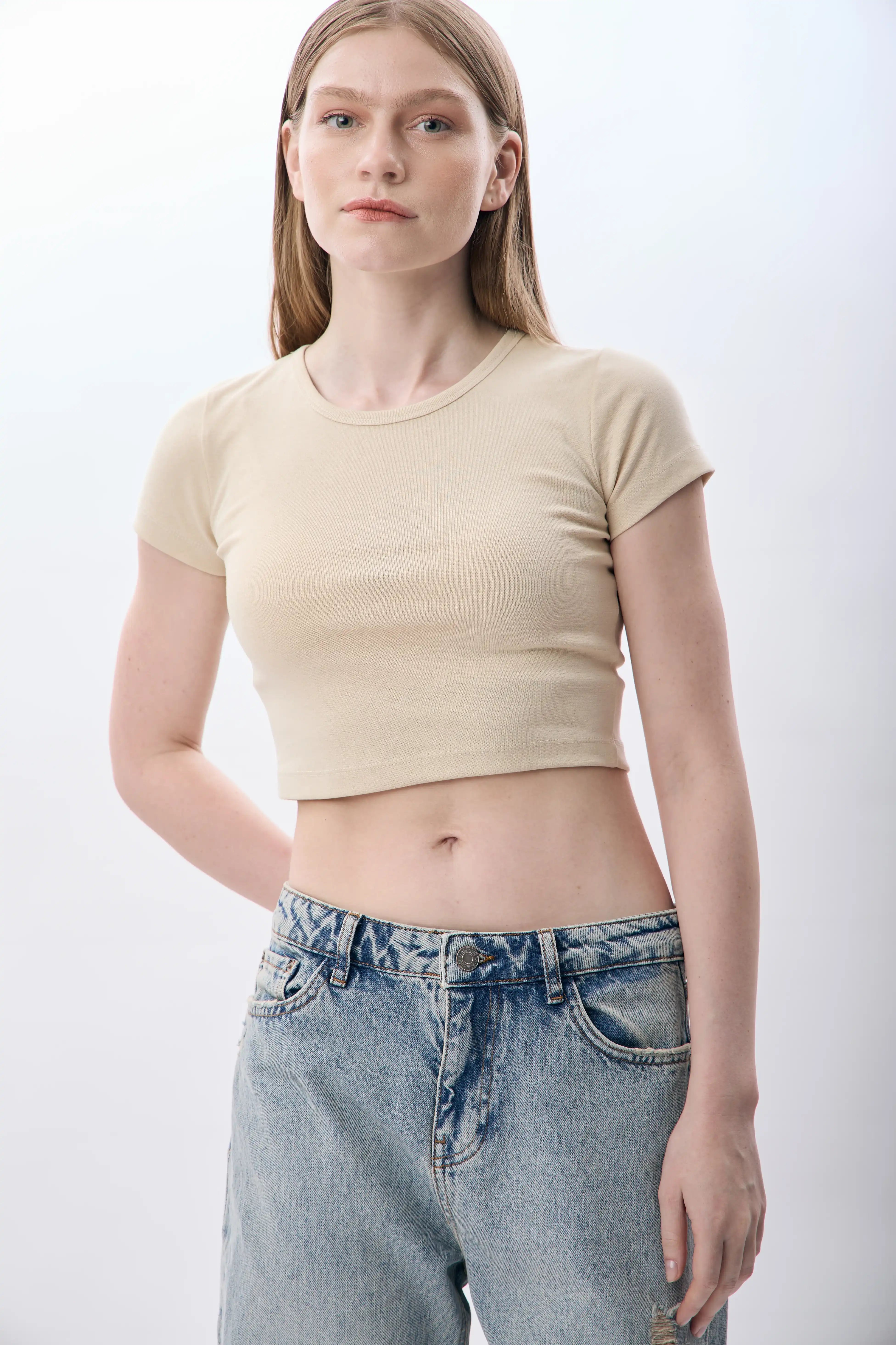 Bisiklet Yaka Crop Tişört (Bej)