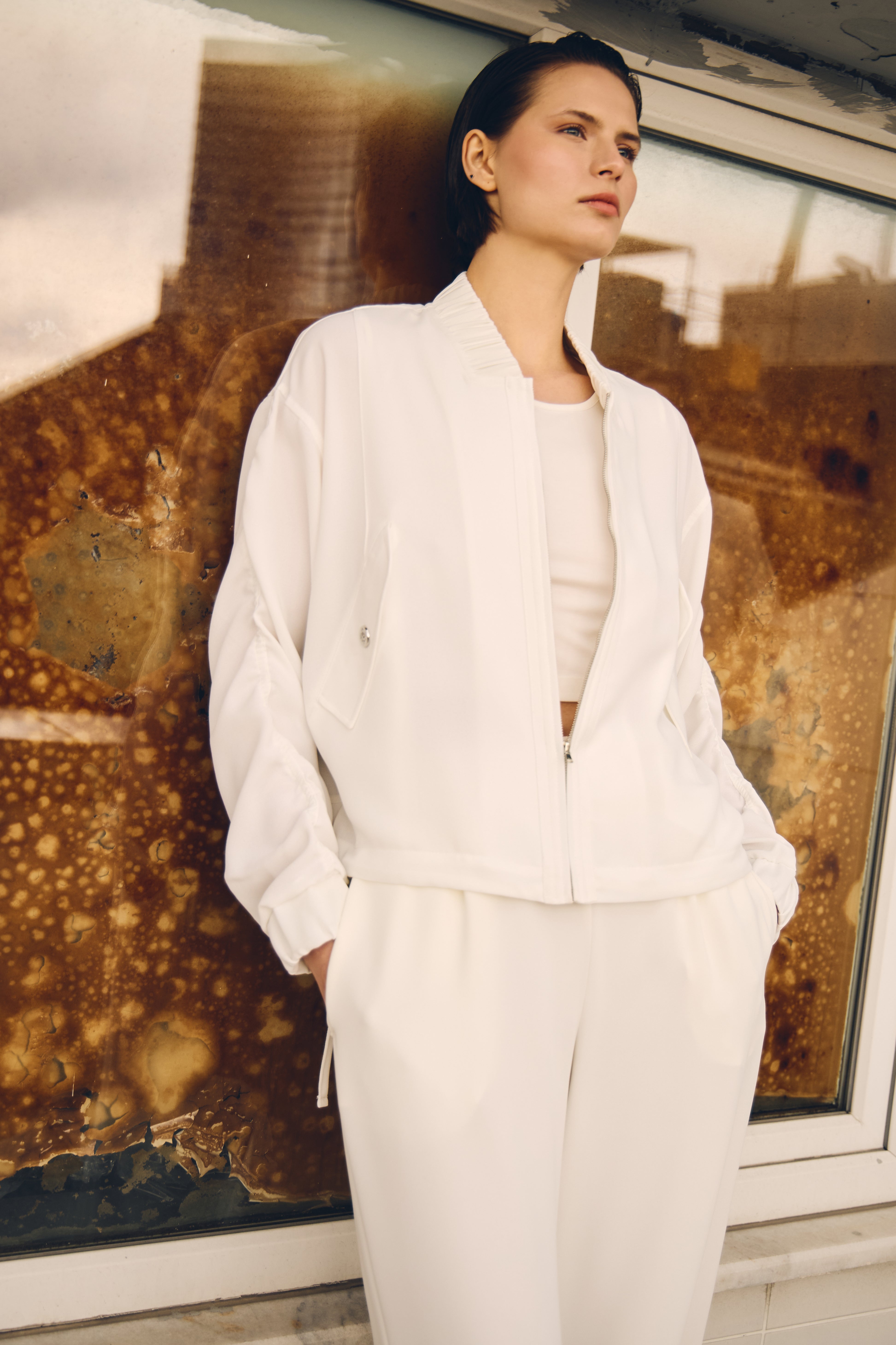 Diagonal-Büzgülü Kol Fermuarlı Bomber Ceket (Beyaz)-CEKET-1-Milagron.com