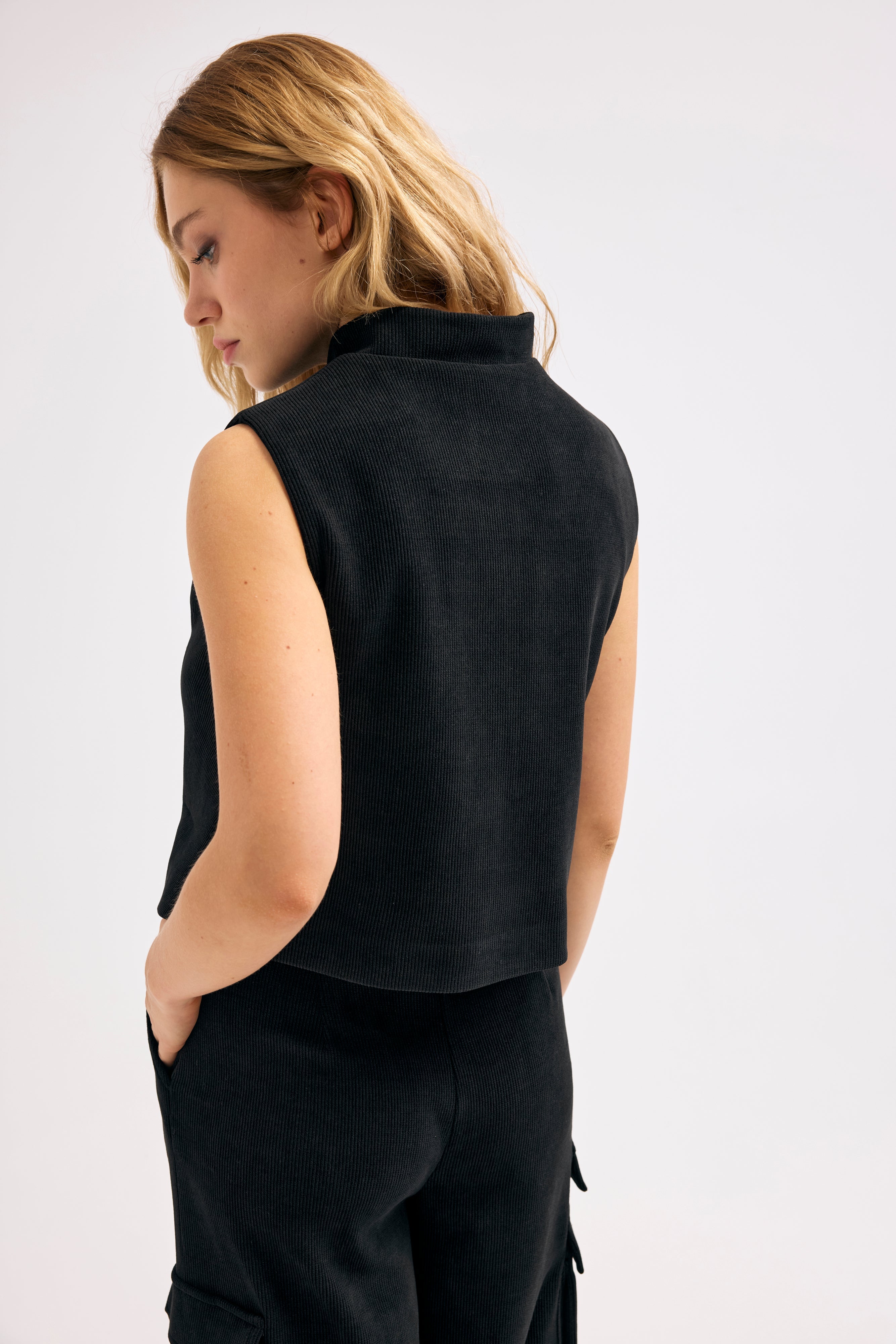 Diagonal-Kolsuz Düğmeli Yelek-YELEK-3-Milagron.com