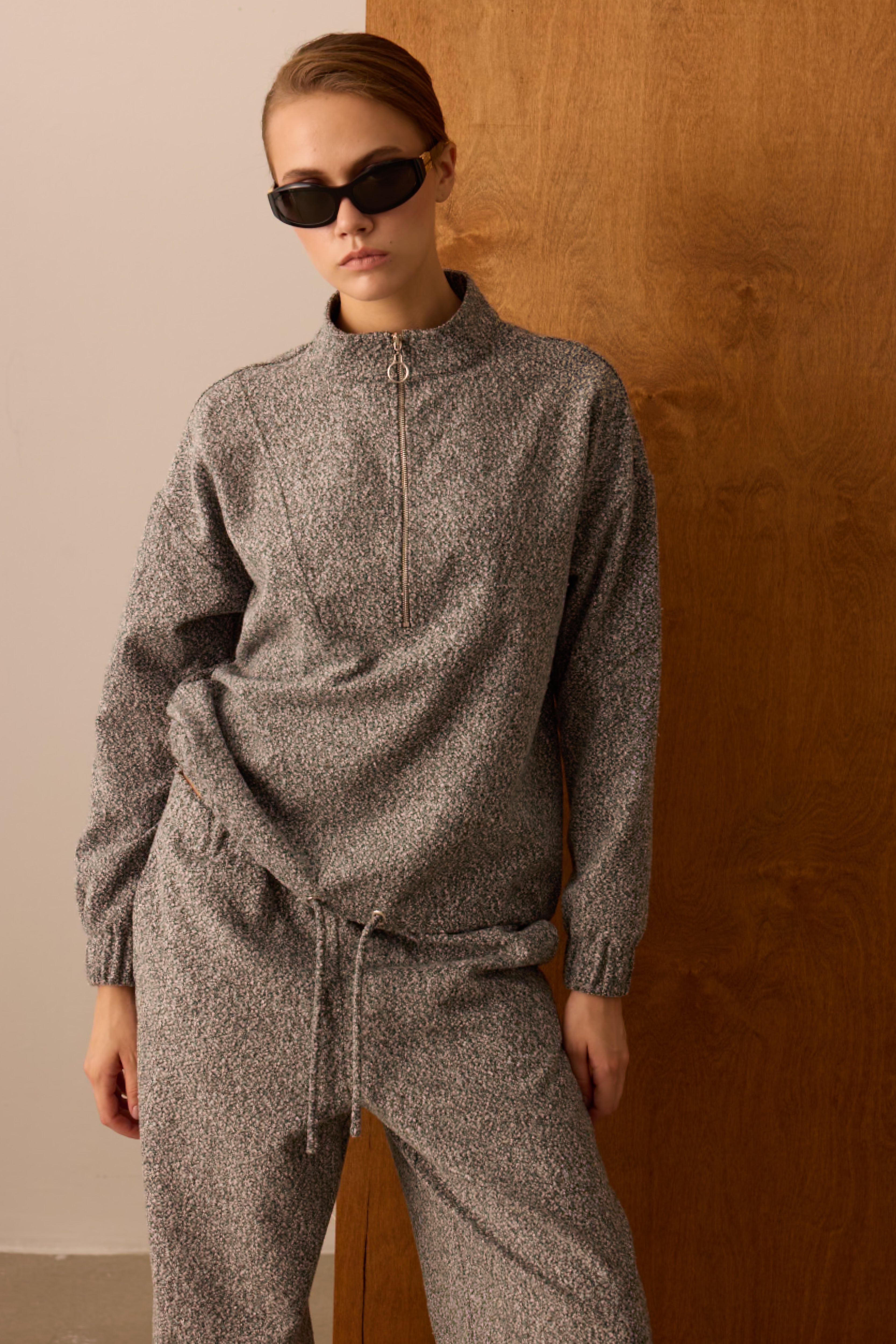 Diagonal-Fermuarlı Gri Sweatshirt-Sweatshirts & Hoodies-2-Milagron.com