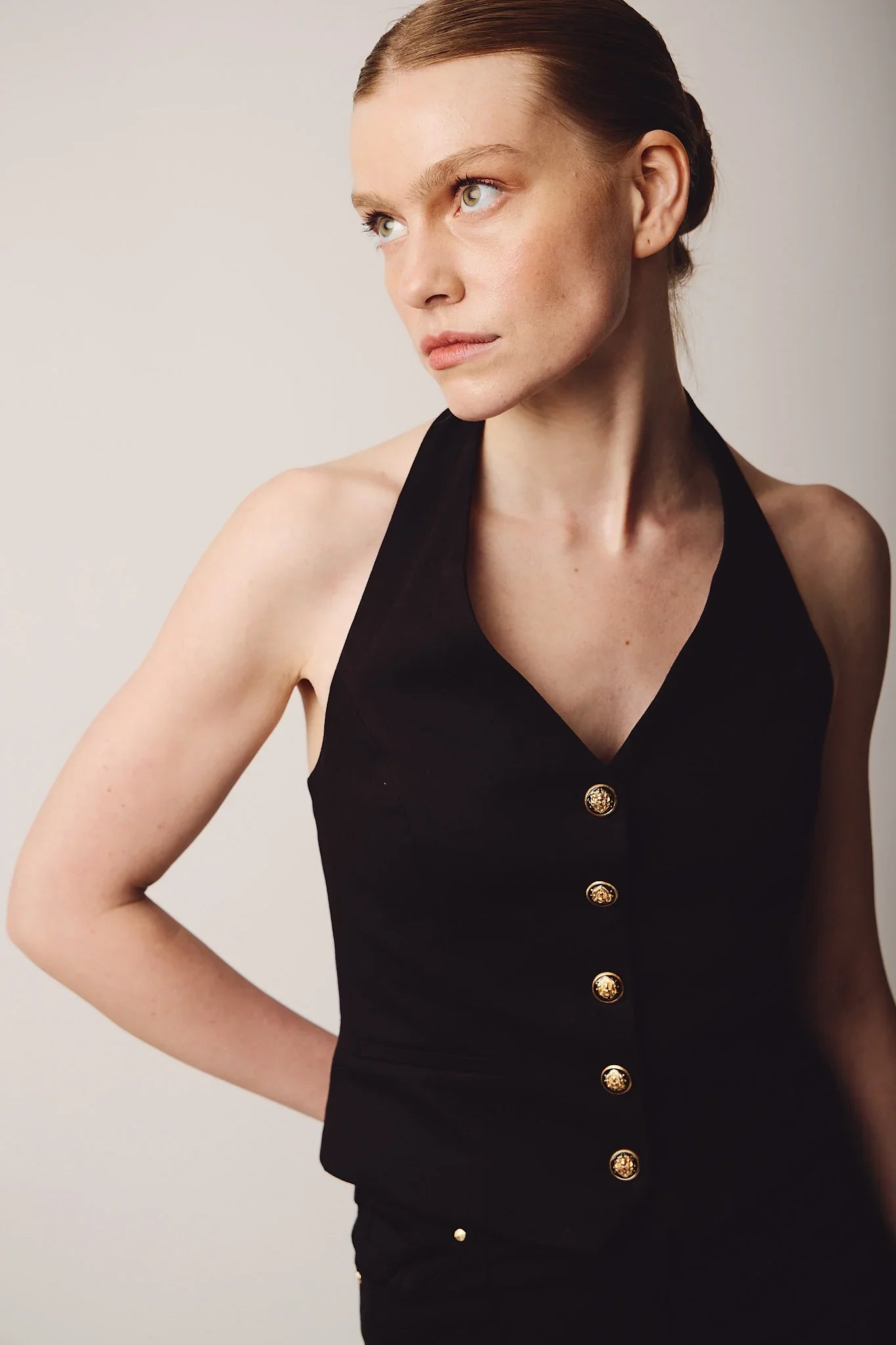 Diagonal-Halter Yaka Düğmeli Yelek-Yelek-1-Milagron.com