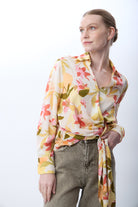 Diagonal-Kruvaze Yaka Çiçekli Bluz-Bluz-1-Milagron.com