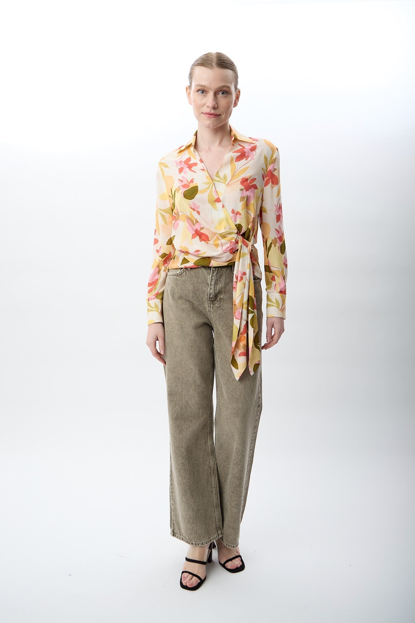 Diagonal-Kruvaze Yaka Çiçekli Bluz-Bluz-5-Milagron.com