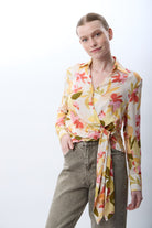 Diagonal-Kruvaze Yaka Çiçekli Bluz-Bluz-7-Milagron.com