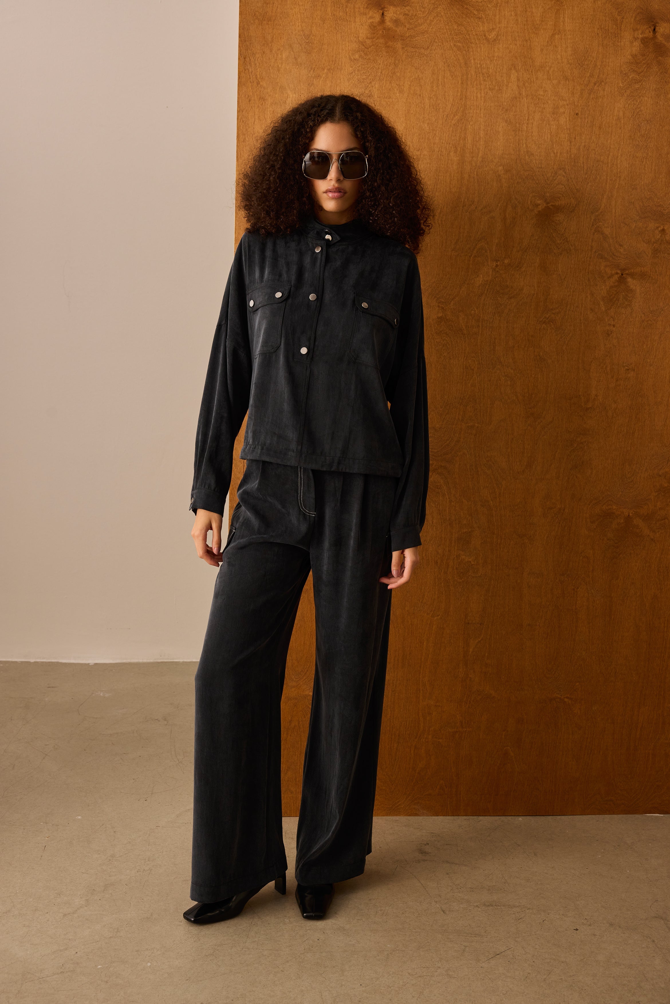 Diagonal-Metal Düğmeli Siyah Bluz-Bluz-3-Milagron.com