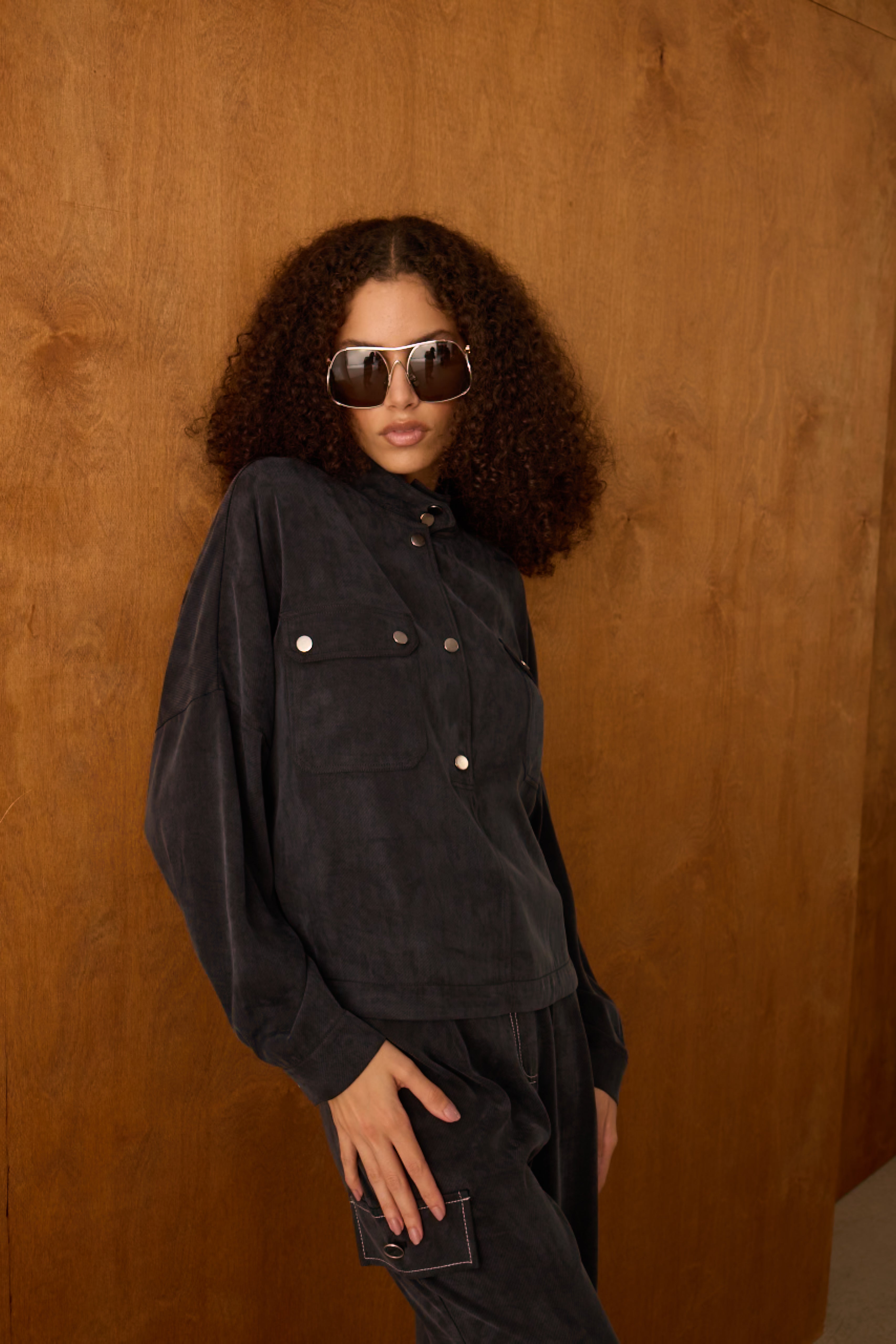 Diagonal-Metal Düğmeli Siyah Bluz-Bluz-5-Milagron.com