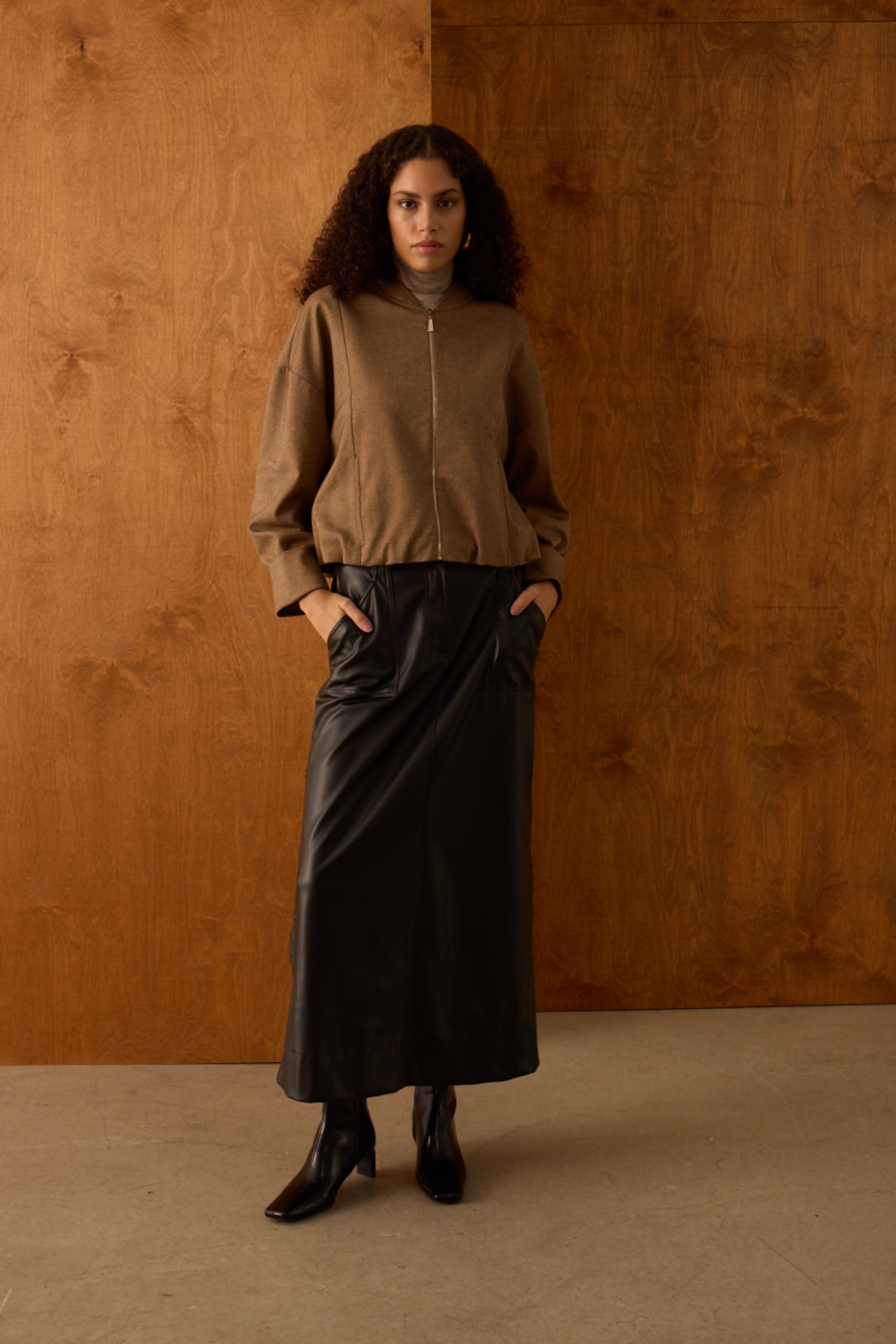 Diagonal-Siyah Maxi Deri Etek-Etek-1-Milagron.com