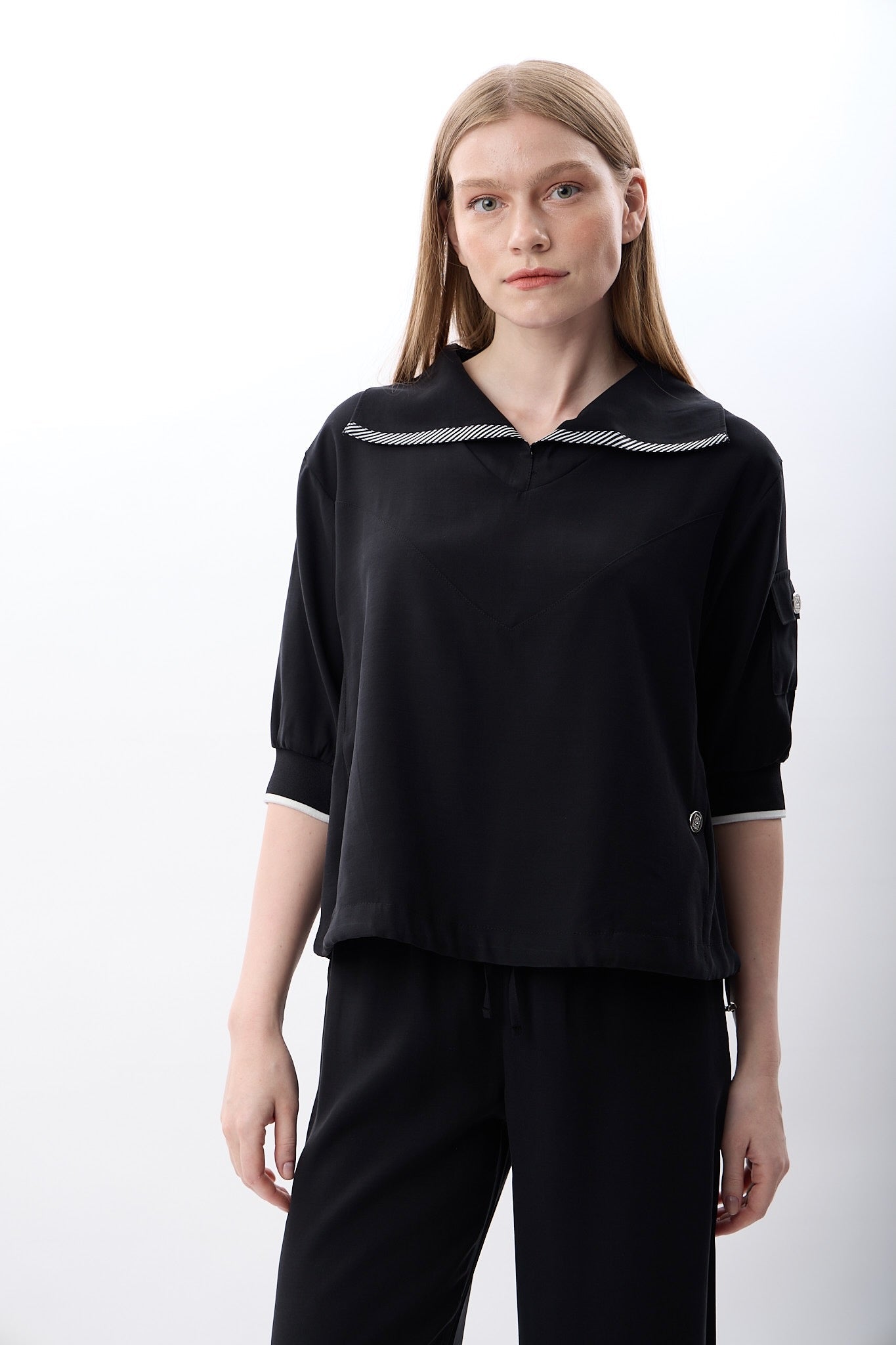 Diagonal-V Yaka Büzgü Detaylı Bluz-Bluz-1-Milagron.com