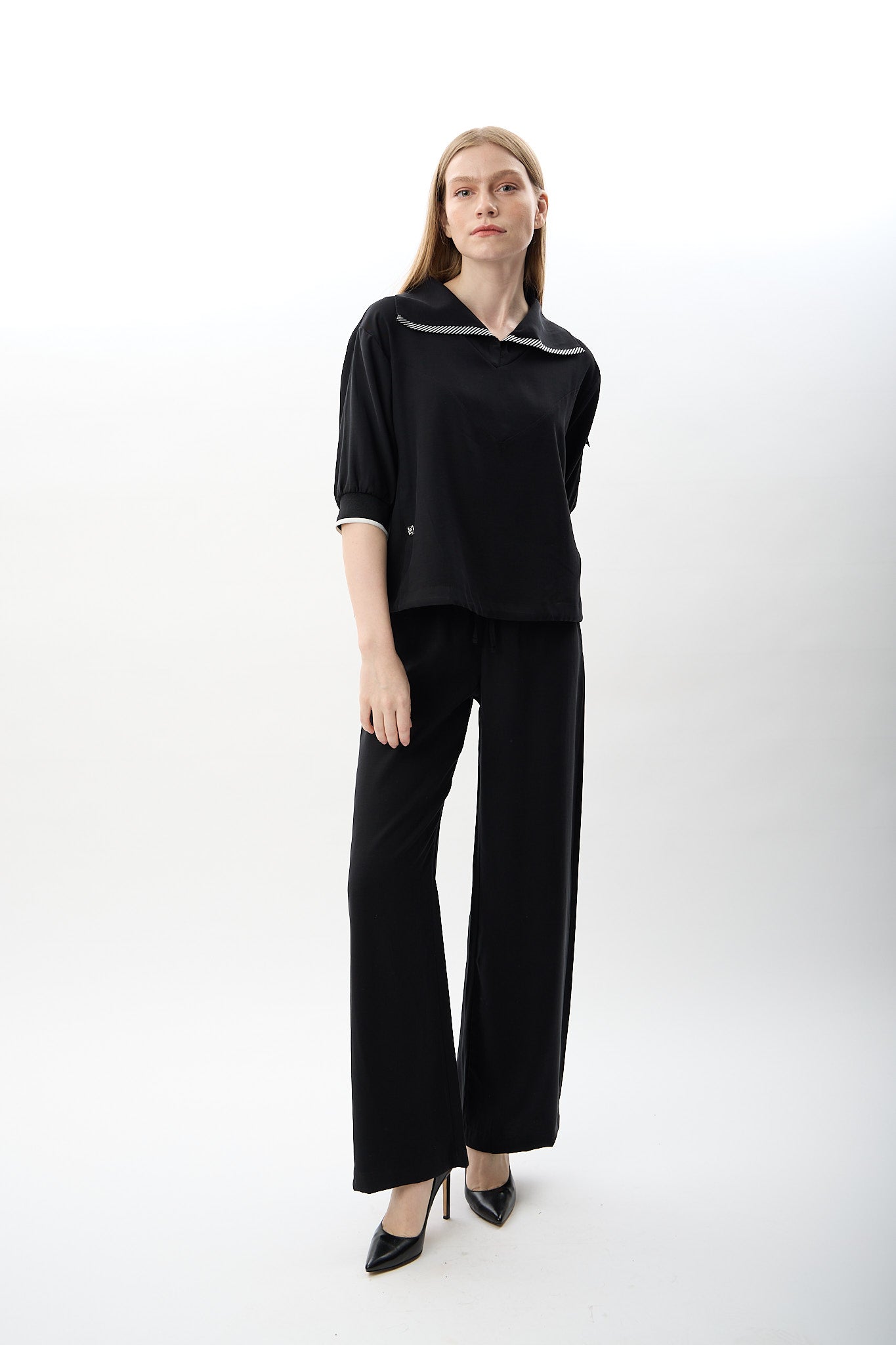 Diagonal-V Yaka Büzgü Detaylı Bluz-Bluz-2-Milagron.com