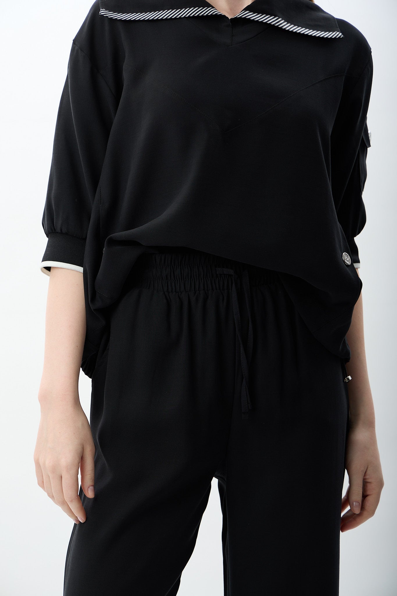 Diagonal-V Yaka Büzgü Detaylı Bluz-Bluz-4-Milagron.com