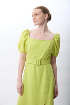 Diagonal-Yırtmaç Detaylı Balon Kollu Kemerli Elbise-Elbise-8-Milagron.com