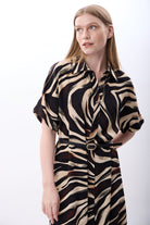 Diagonal-Zebra Desenli Fırfırlı Elbise-Elbise-6-Milagron.com