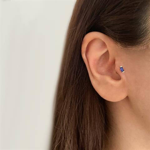 Dianora Piercing-14 Ayar Altın Tek Lacivert Taşlı Minimal Tragus Piercing-Tragus Piercing-4-Milagron.com