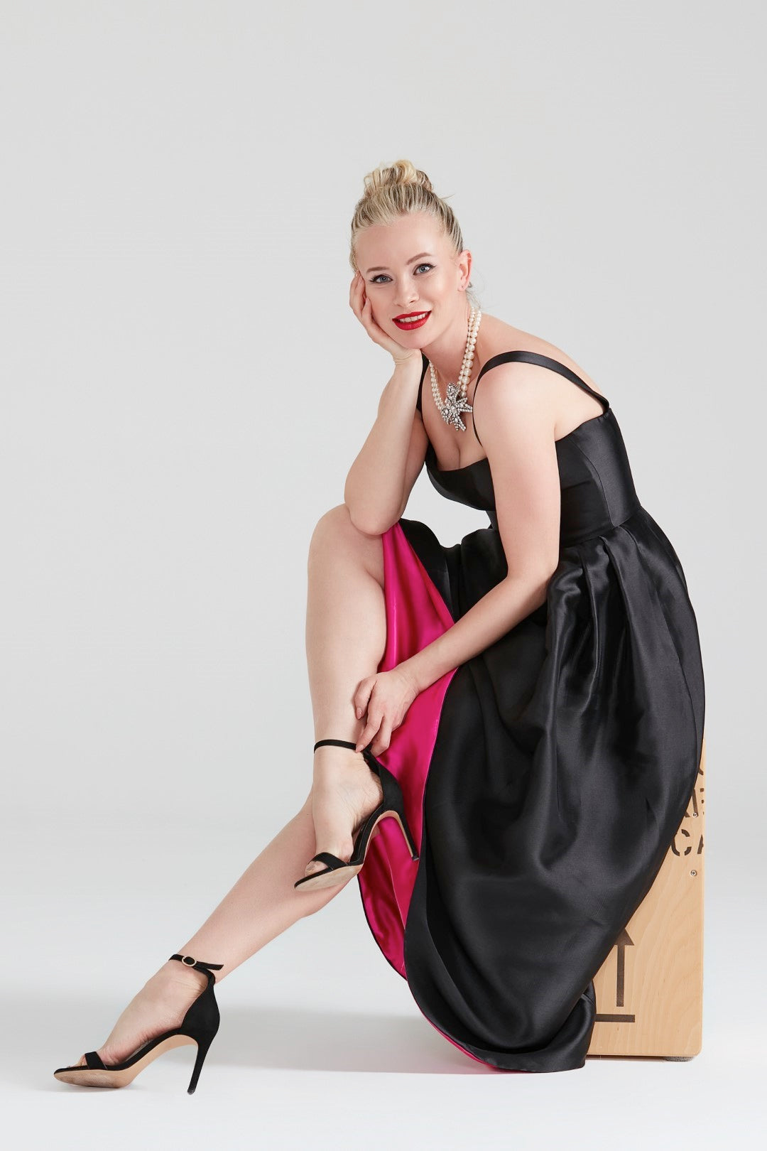 Dollie Bell-Cuddly Charm Düz Yaka Midi Elbise Siyah-Lover Doll, Platform-5-Milagron.com