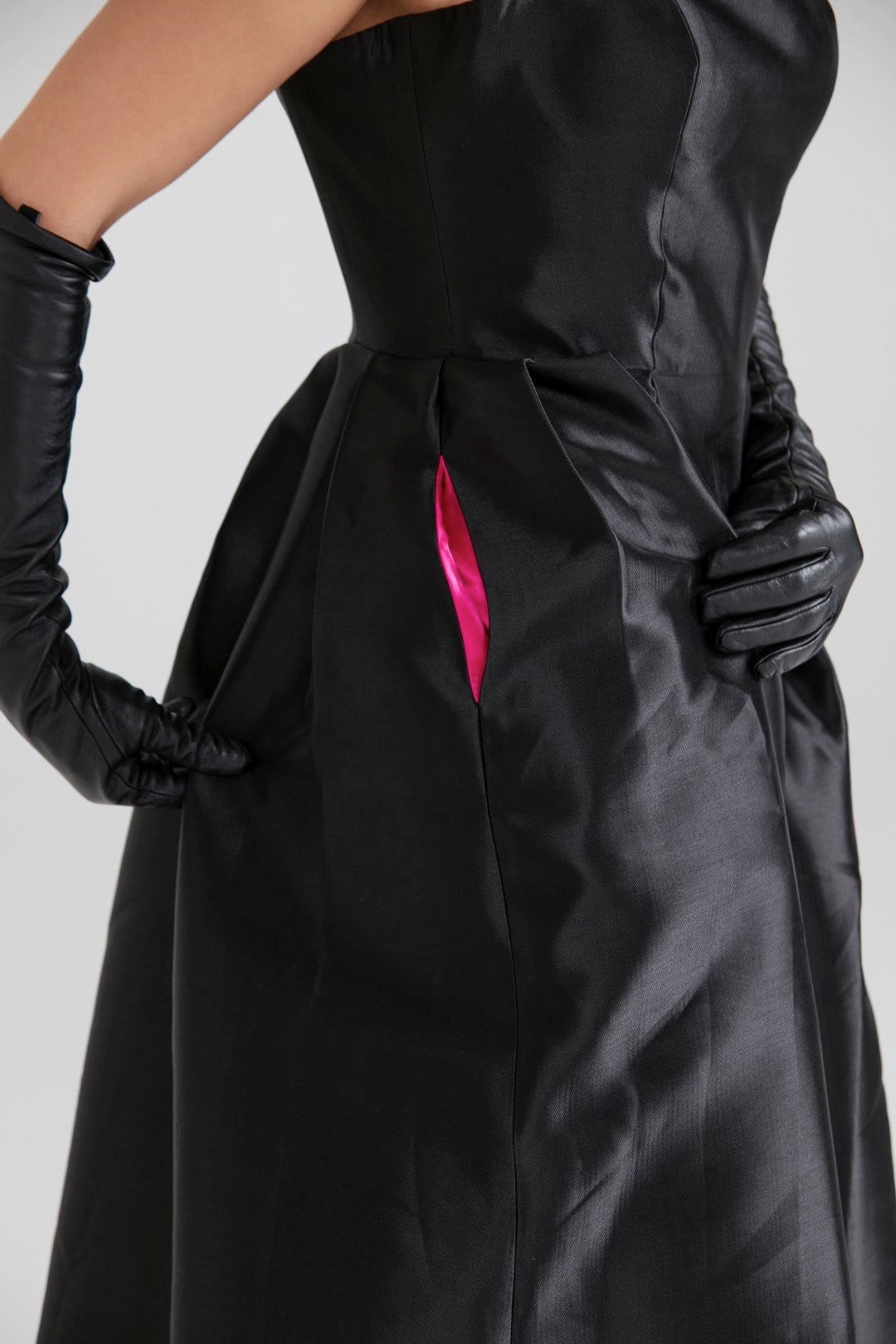 Dollie Bell-Cuddly Charm Düz Yaka Midi Elbise Siyah-Lover Doll, Platform-9-Milagron.com