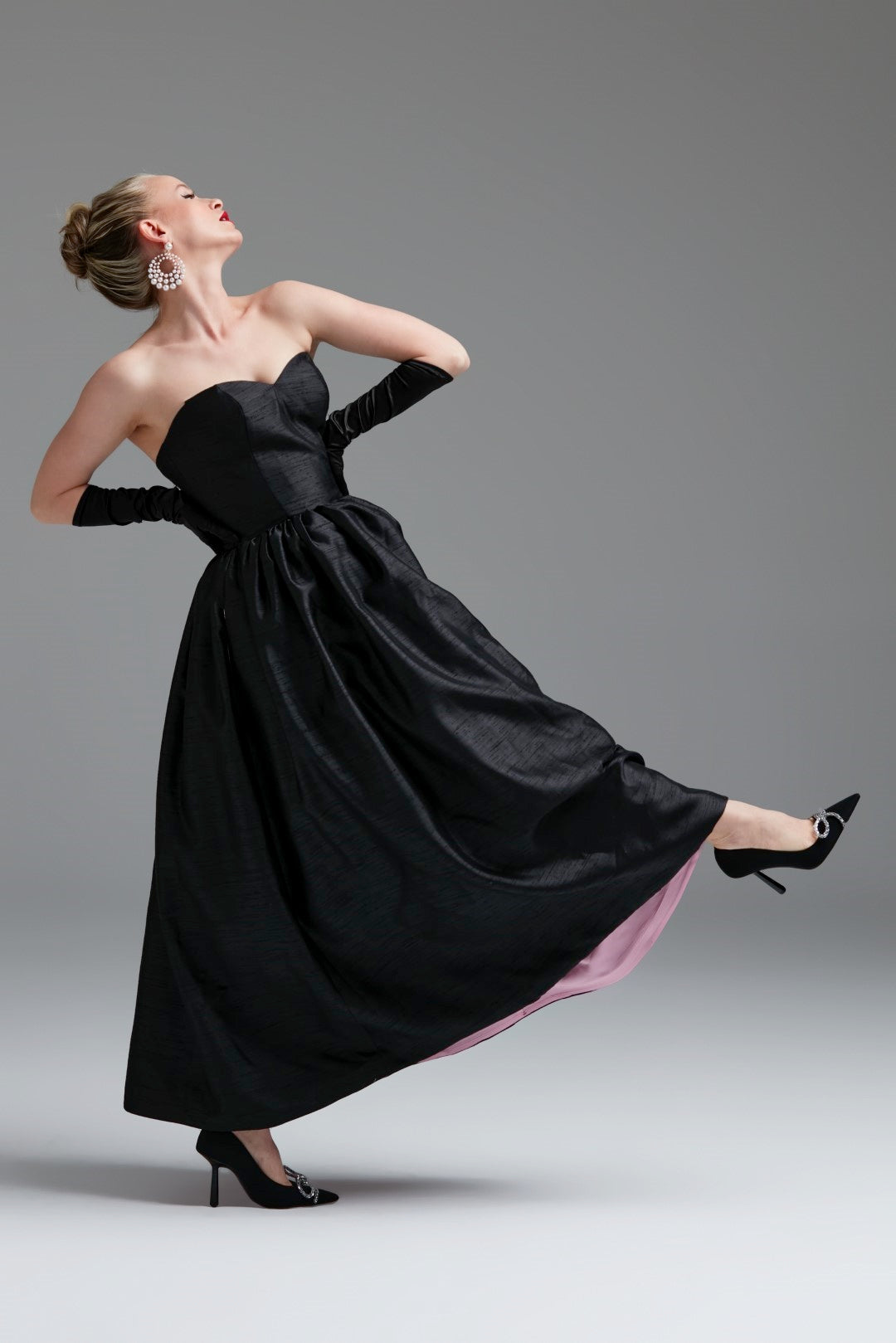 Dollie Bell-The Kiss Straplez Büzgülü Maxi Elbise Siyah-Platform, Such a Night-3-Milagron.com