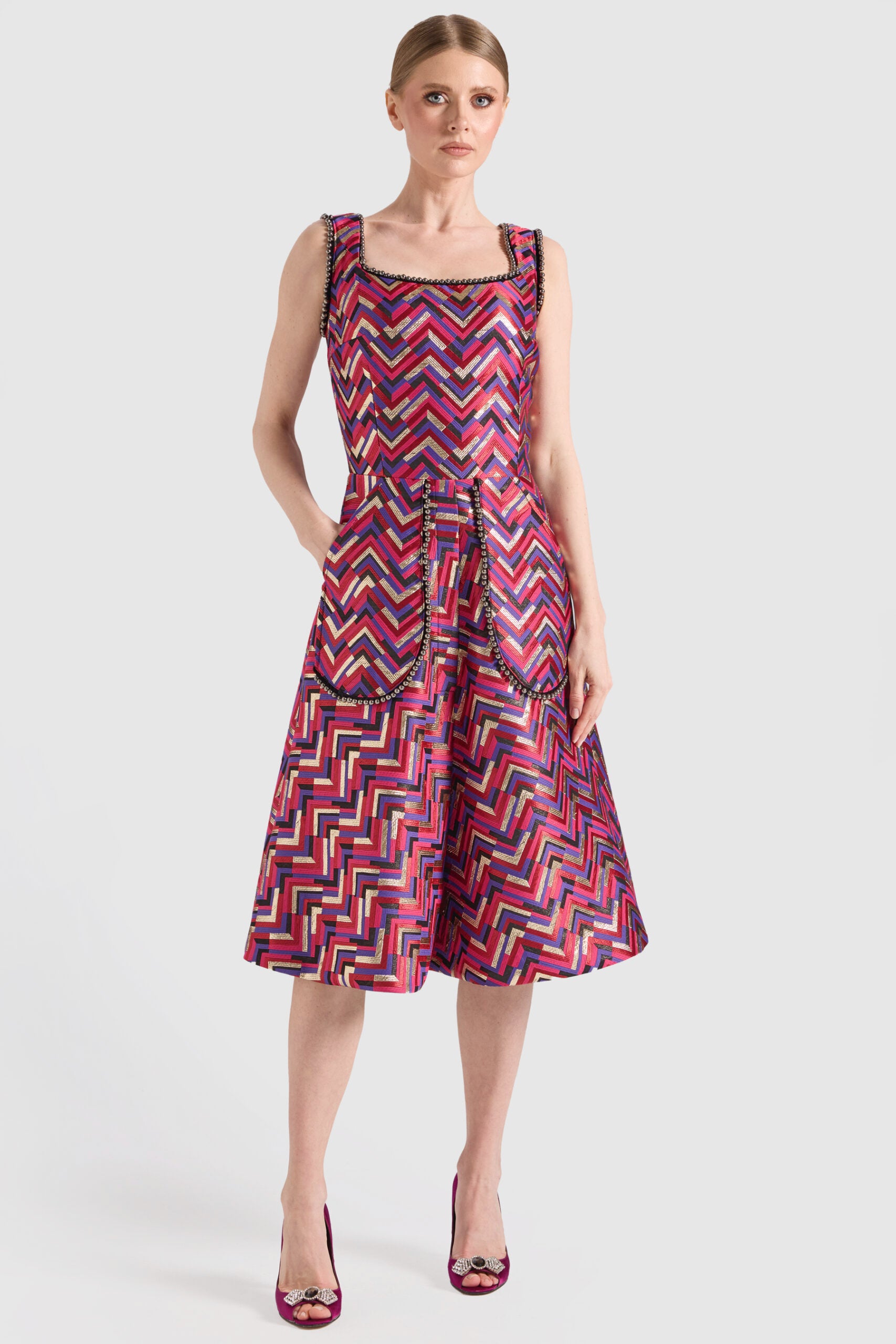 Dollie Bell-Twinkle Kare Yaka Boncuk Detaylı Mini Elbise-Flaming Star, Platform-7-Milagron.com