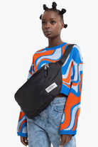 Eastpak-Bumbag XL Puff Black-Bel Çantası-2-Milagron.com