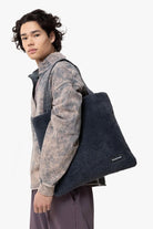 Eastpak-Charlie Shear Wash Black-El Çantası-4-Milagron.com