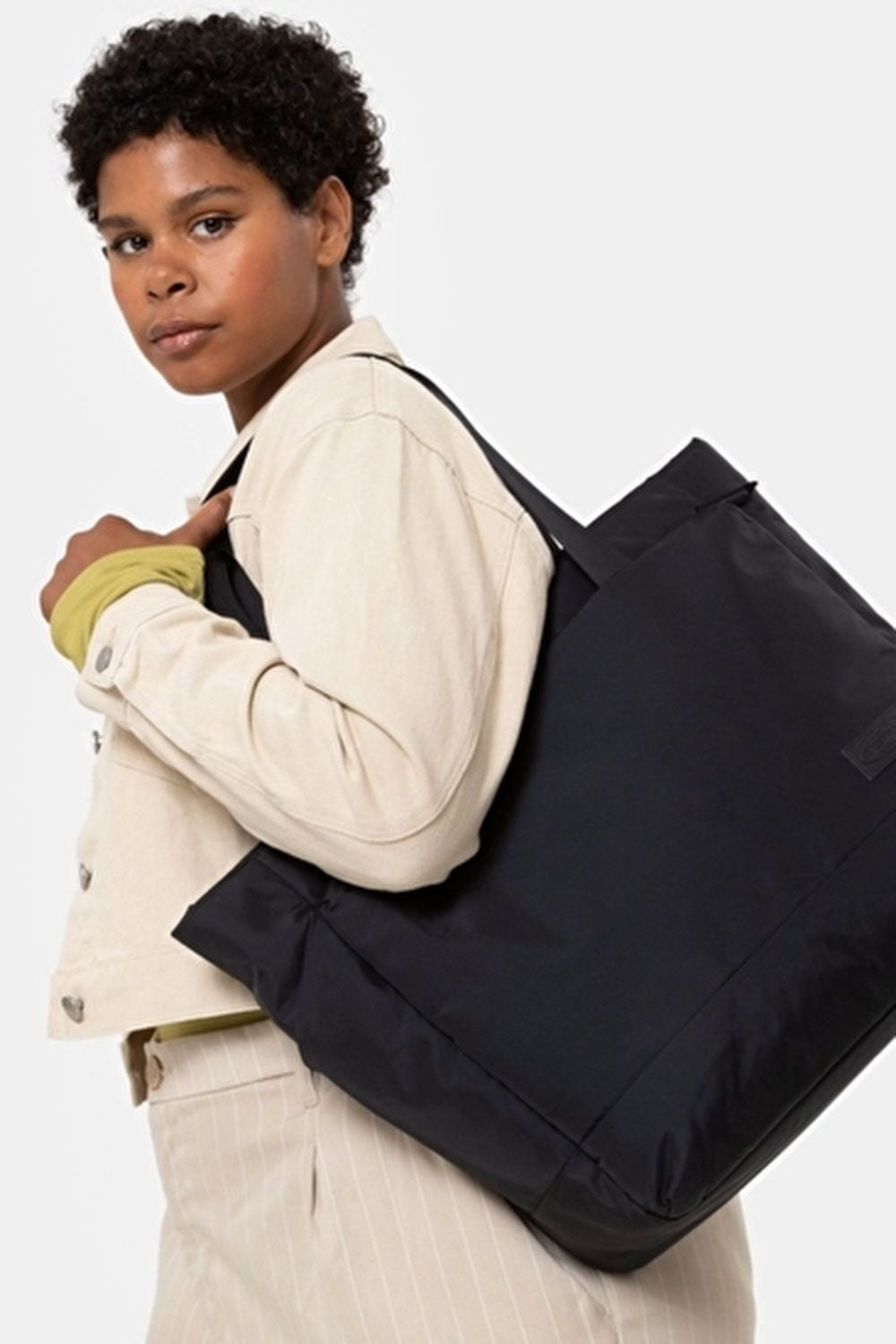 Eastpak-Cnnct F Satch Cnnct F Black-Omuz Çantası-3-Milagron.com