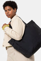 Eastpak-Cnnct F Satch Cnnct F Black-Omuz Çantası-3-Milagron.com