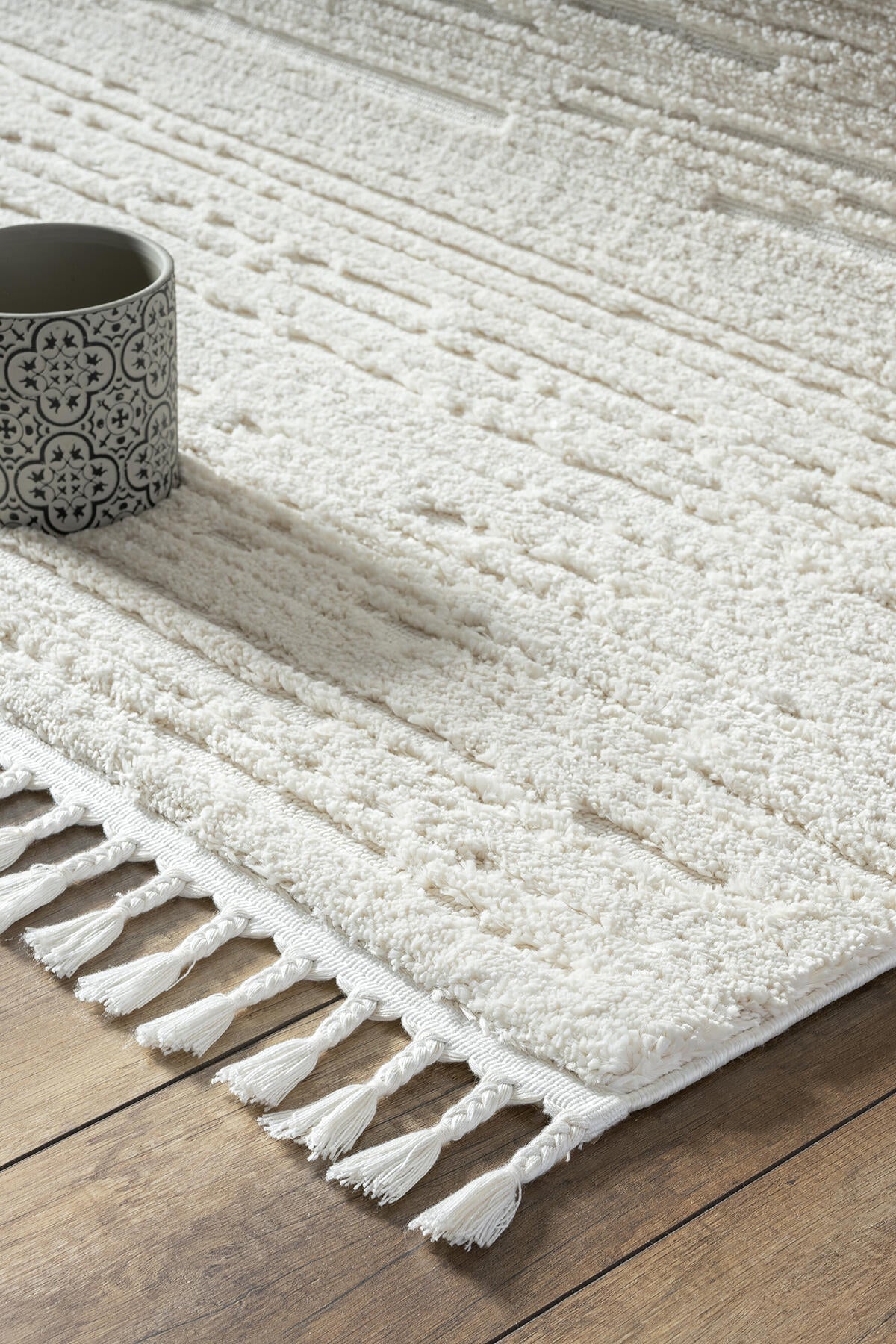 Empera-Bilbao White Swan Saçaklı Çizgi Desenli Krem Halı-3-Milagron.com