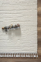 Empera-Bilbao White Swan Saçaklı Çizgi Desenli Krem Halı-4-Milagron.com