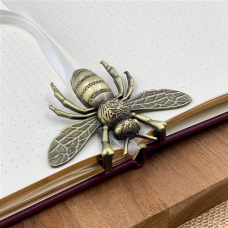Esterbrook-Esterbrook Bee Buzz Page Holder Brushed Brass Kitap Tutucu-Kitap Ayracı-2-Milagron.com