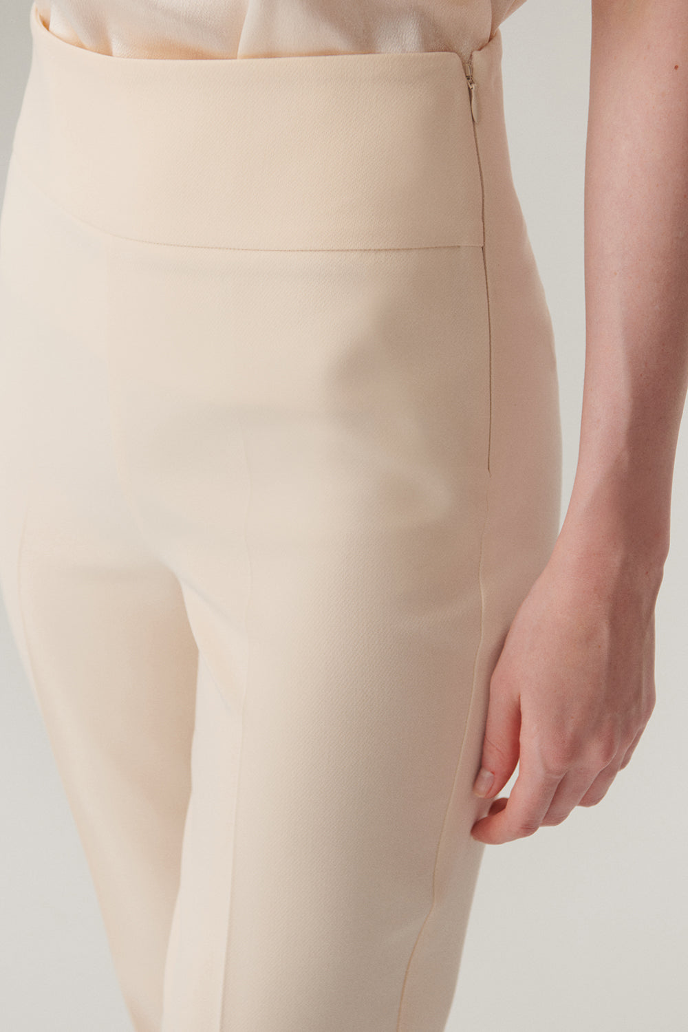 Exquise-Arka Bel Detaylı Düz Kesim Regular Kemik Pantolon-Pantolon-5-Milagron.com