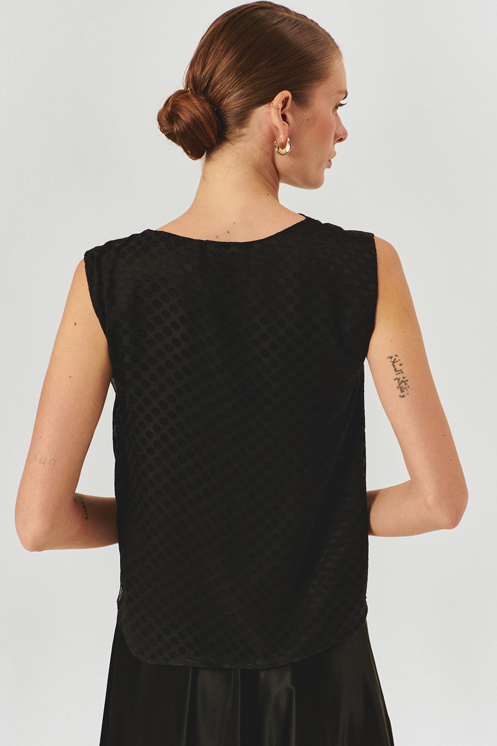 Exquise-Asimetrik Yakalı Regular Fit Kolsuz Siyah Bluz-Bluz-3-Milagron.com