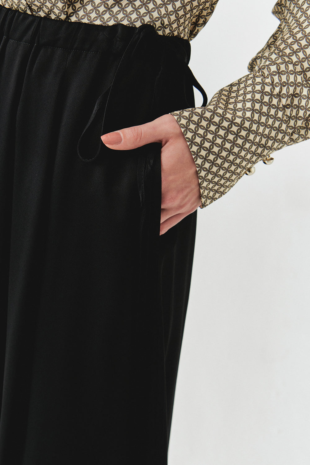 Exquise-Bağcıklı Cepli Regular Mat Saten Midi Siyah Etek-ETEK-5-Milagron.com