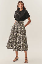 Exquise-Bağlama Yaka Detaylı İşlemeli Kısa Kol Regular Pamuklu Siyah Bluz-Bluz-2-Milagron.com