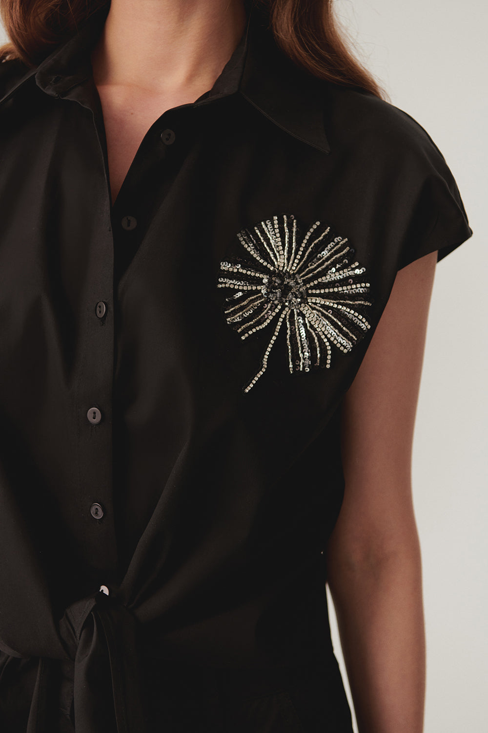 Exquise-Belden Bağlamalı Taş İşleme Detaylı Pamuklu Kısa Kol Siyah Gömlek-Gömlek-2-Milagron.com