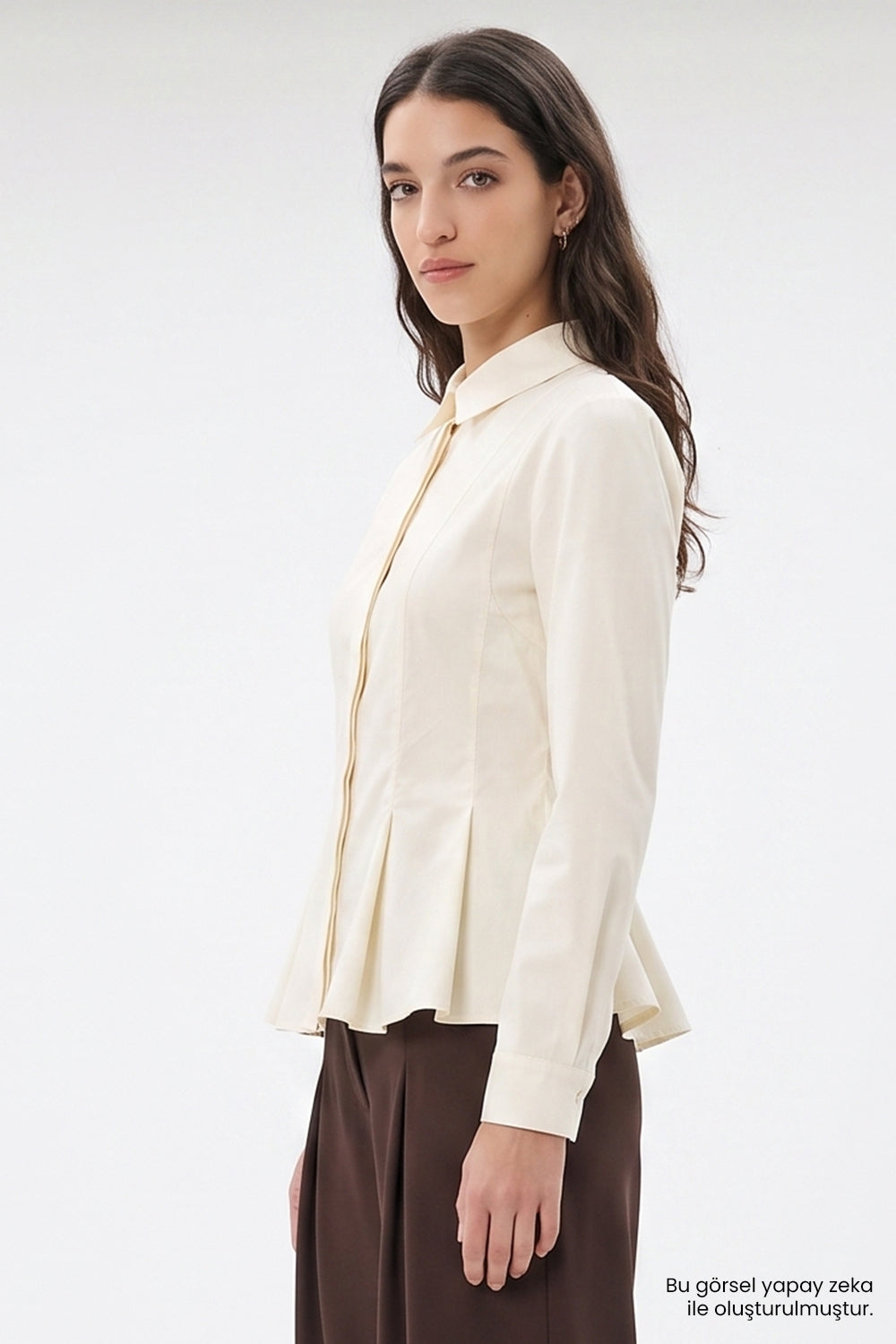 Bele Oturan Pileli Uzun Kollu Slim Fit Ekru Gömlek