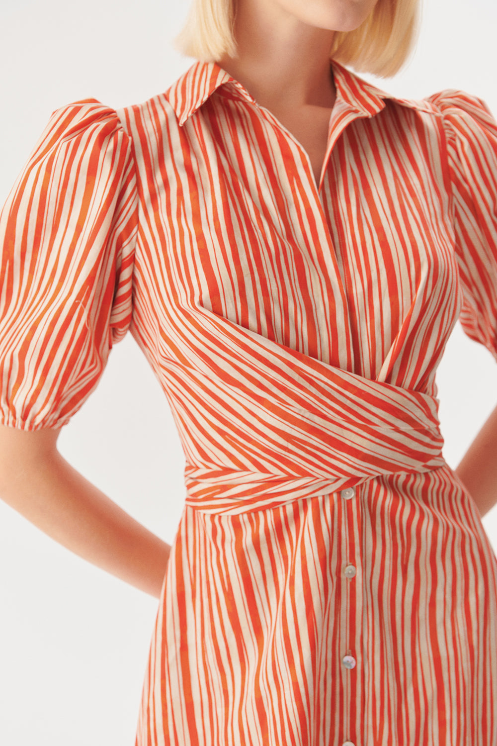 Exquise-Beli Bağlama Detaylı Kırmızı çizgili Midi Gömlek Elbise-ELBİSE-5-Milagron.com