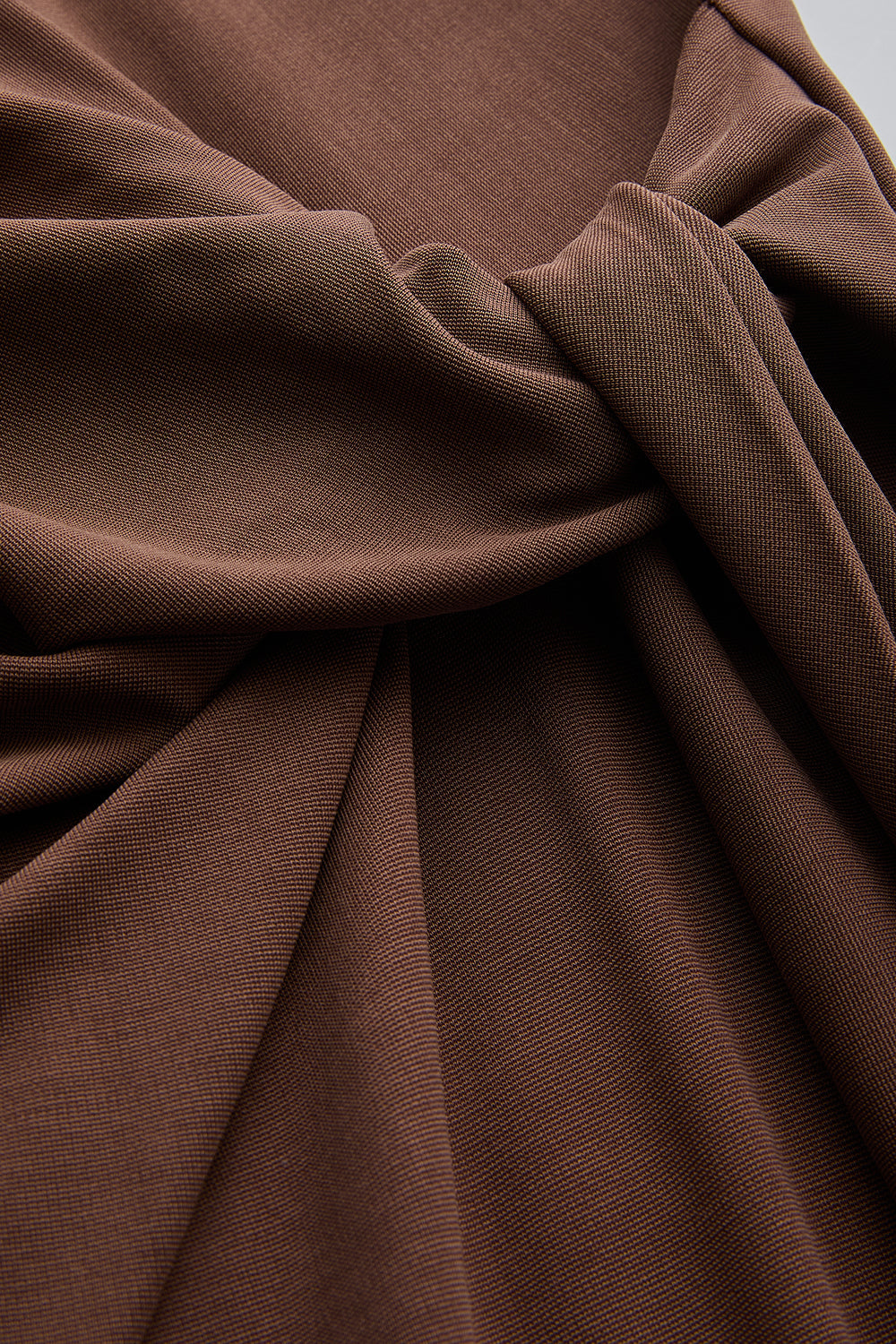 Exquise-Beli Kuşaklı Vücuda Oturan Kahverengi Modal Karışımlı Midi örme Elbise-ELBİSE-7-Milagron.com