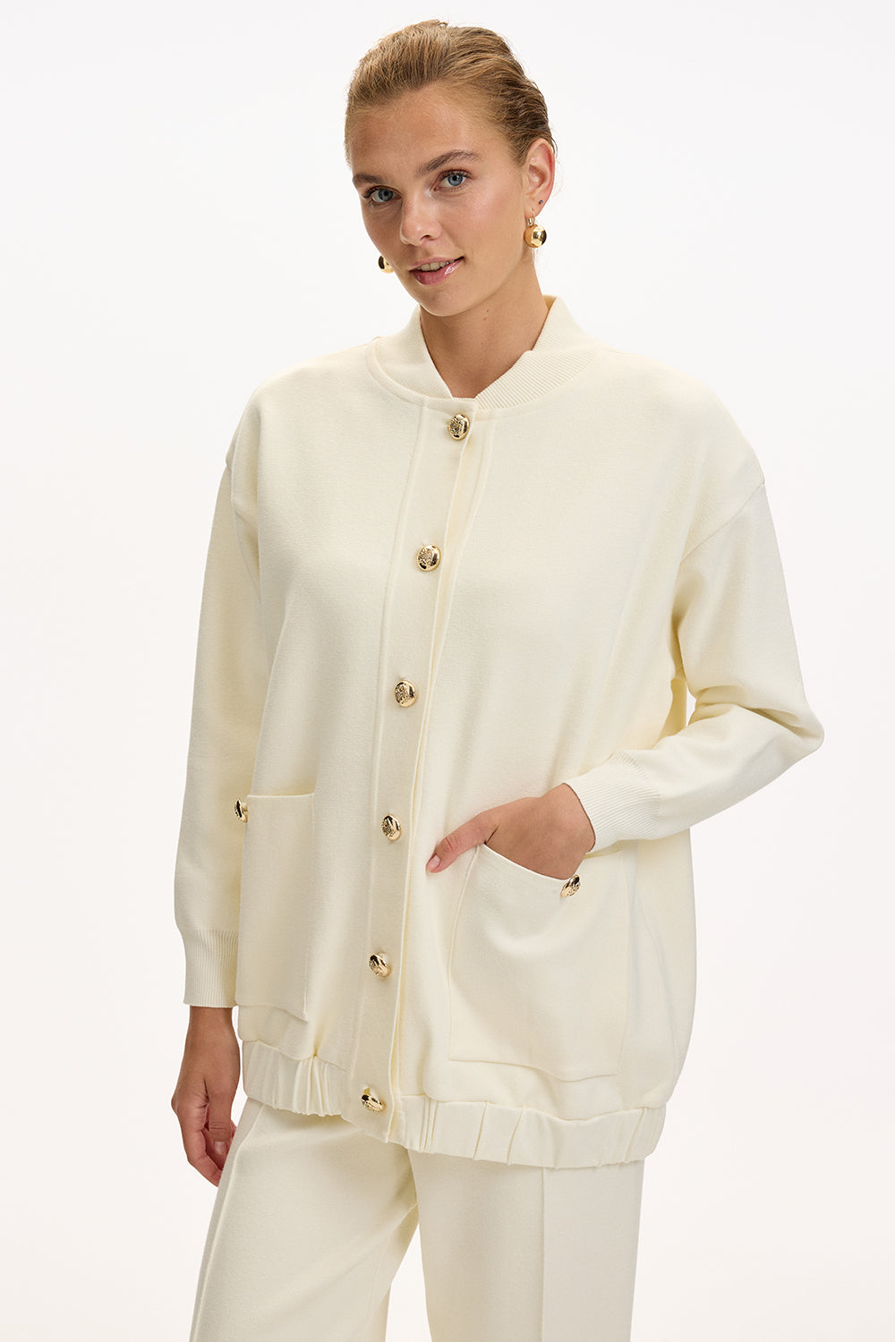 Exquise-Bisiket Yaka Cepli Gold Düğmeli Oversize Ekru Tirko Hırka-HIRKA-1-Milagron.com