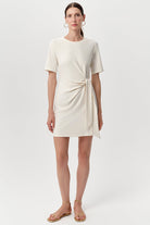 Bisiklet Yaka Belden Bağlamalı Mini Regular Örme Ekru Elbise