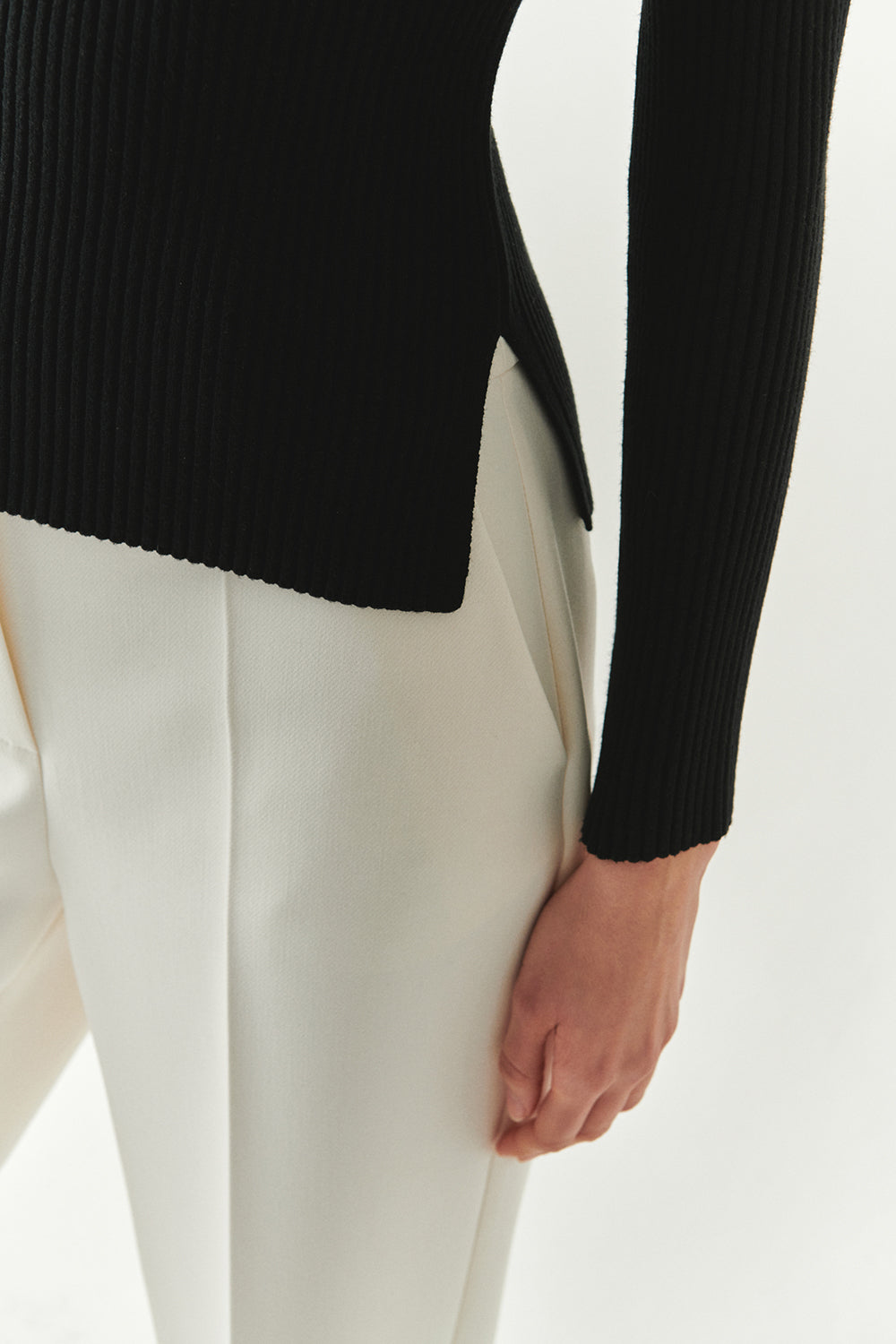 Exquise-Bisiklet Yaka Uzun Kollu Düğme Detaylı Slim Fit Triko Siyah Bluz-BLUZ-4-Milagron.com