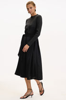 Exquise-Bisiklet Yaka Uzun Kollu Kuşaklı Regular Siyah Midi Elbise-ELBİSE-3-Milagron.com