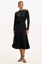 Exquise-Bisiklet Yaka Uzun Kollu Kuşaklı Regular Siyah Midi Elbise-ELBİSE-4-Milagron.com