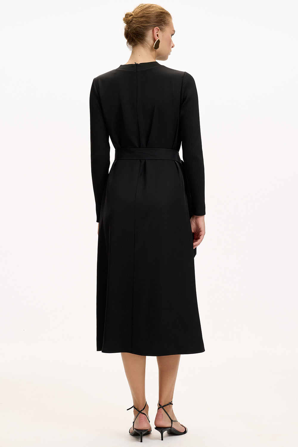 Exquise-Bisiklet Yaka Uzun Kollu Kuşaklı Regular Siyah Midi Elbise-ELBİSE-5-Milagron.com