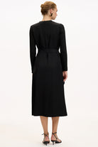 Exquise-Bisiklet Yaka Uzun Kollu Kuşaklı Regular Siyah Midi Elbise-ELBİSE-5-Milagron.com