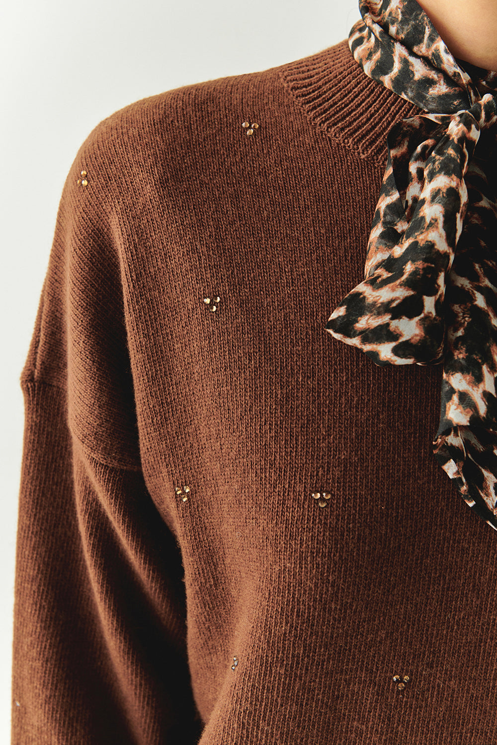 Exquise-Bisiklet Yaka Uzun Kollu Oversize Taş Baskılı Triko Kahve Bluz-BLUZ-4-Milagron.com