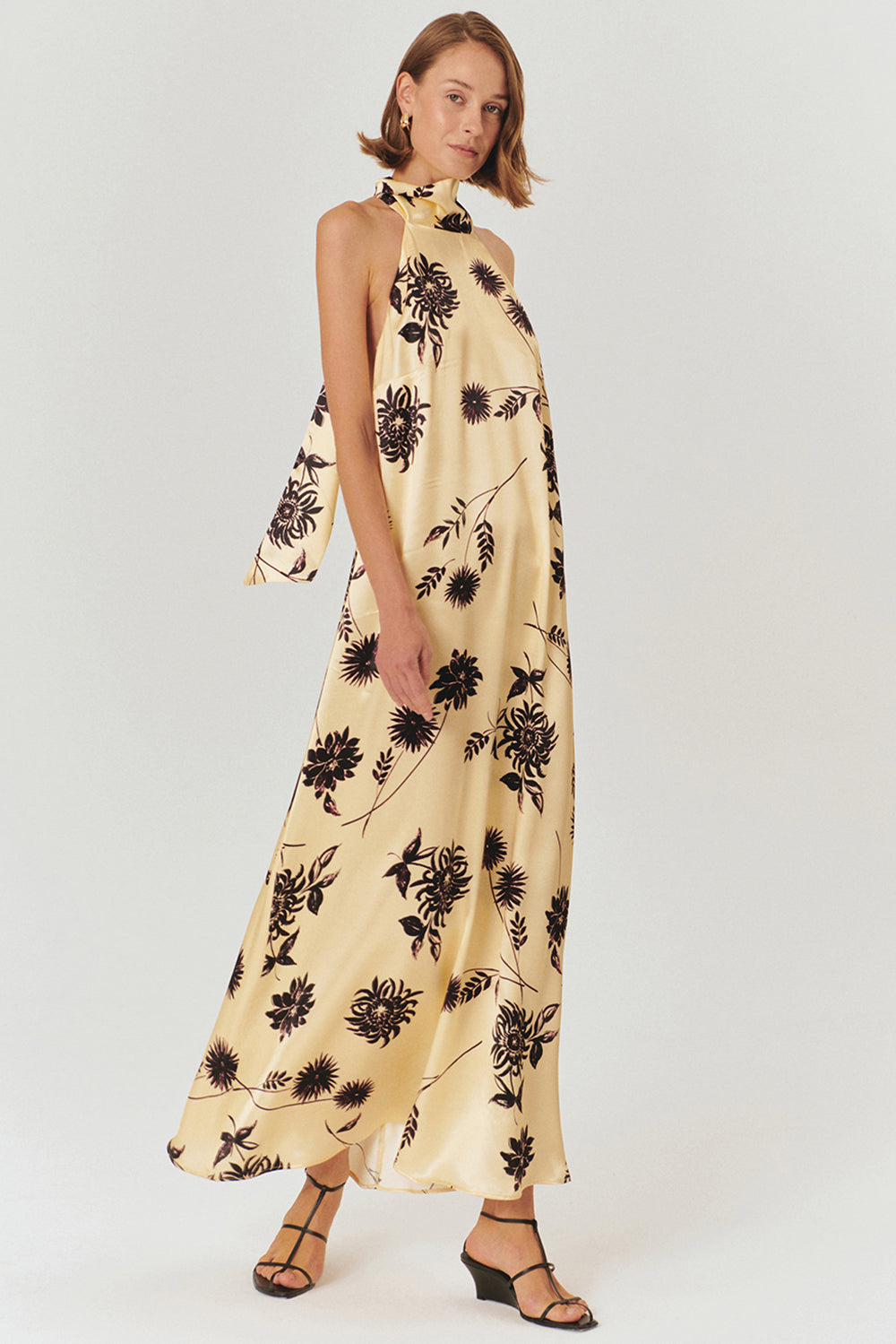 Exquise-Boyundan Bağlamalı çiçek Desenli Floş Kumaş Maxi Boy Elbise-ELBİSE-1-Milagron.com